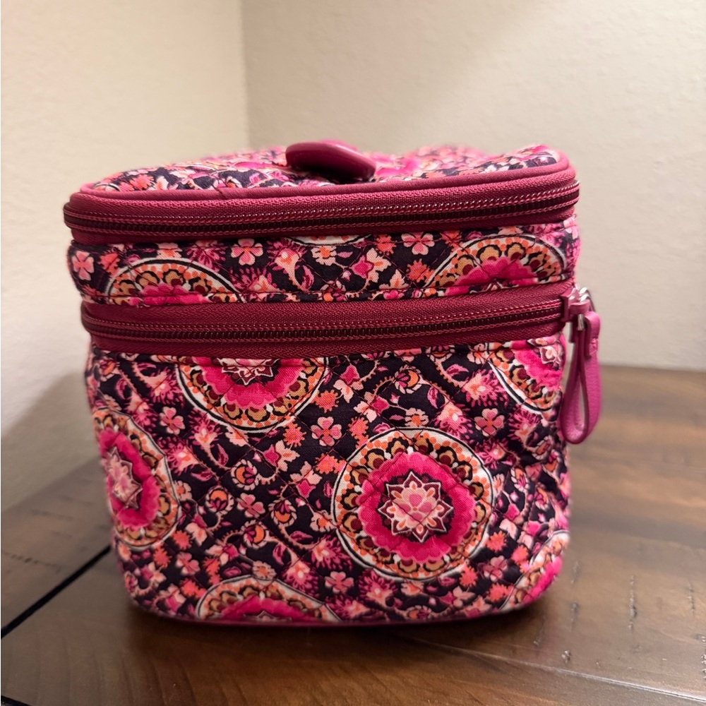 Like New Vera Bradley Cosmetic Case in Raspberry Medallion - Picture 4 of 8